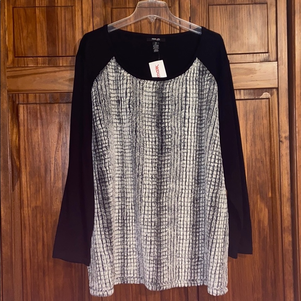 Fuzzy Scoop neck Sweater size 3X